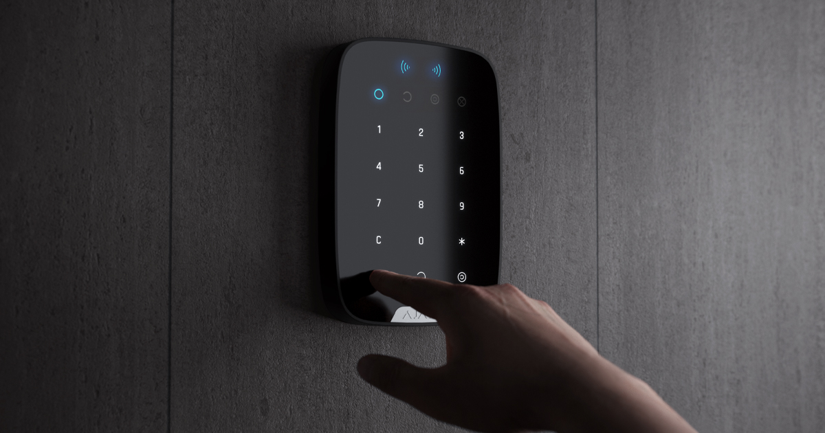 Εγκατάσταση συναγερμού Ajax από την e-evolution. Πληκτρολόγιο συναγερμού Ajax black.